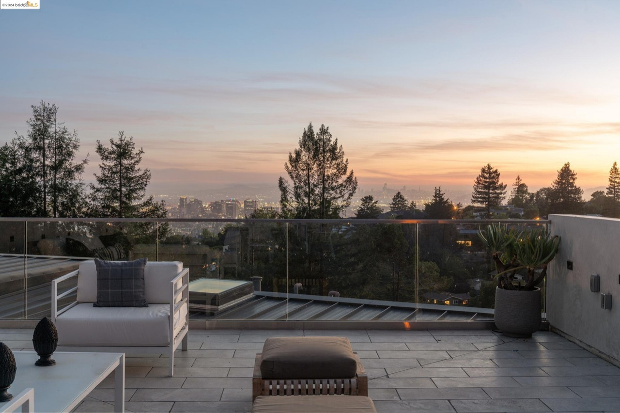 Modern House - Moyer Place