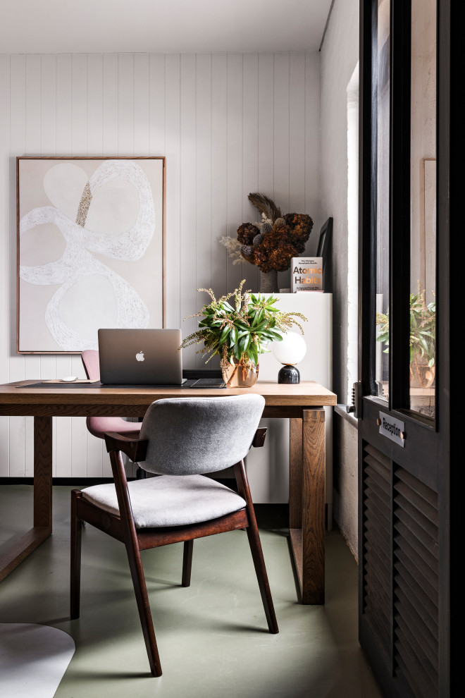 This is an example of a contemporary home office in Melbourne.
