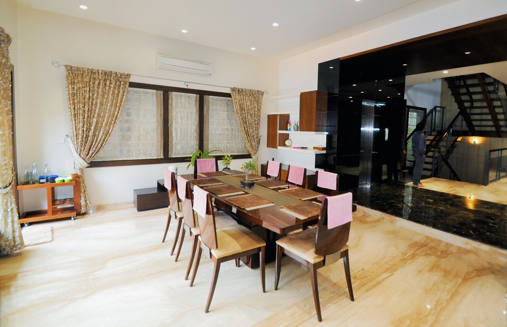 Photo of a contemporary dining room in Bengaluru.