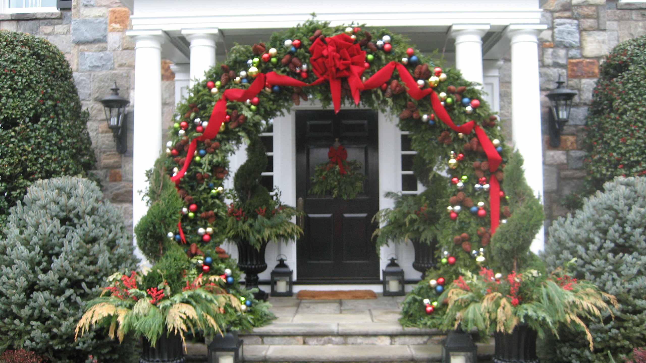 Christmas Decorations, Wreaths, Trees and Outdoor Lights