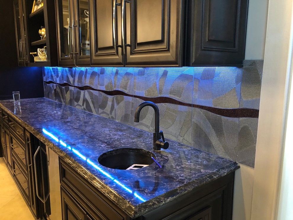 Kitchen - kitchen idea in Chicago