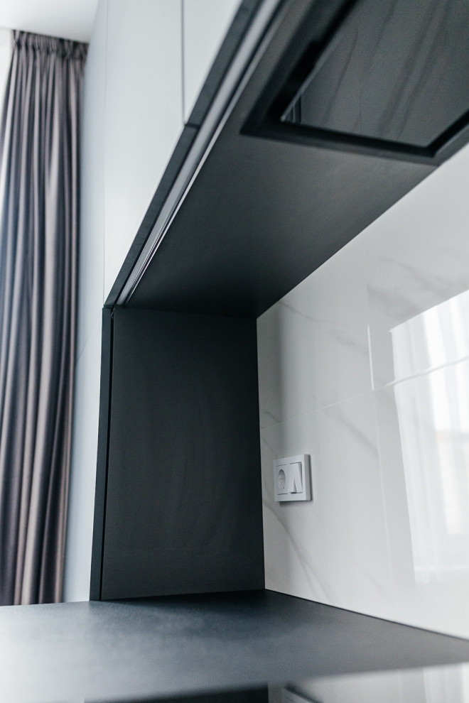 Угловая кухня с фасадами Fenix