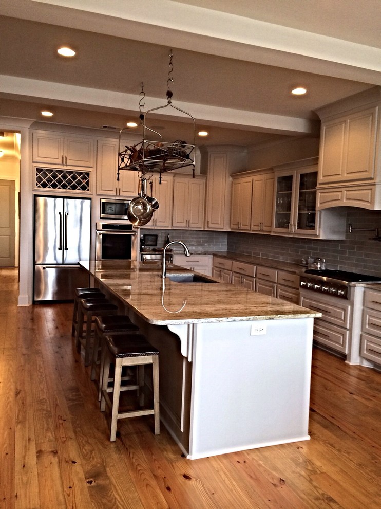 Example of a transitional kitchen design in Jackson