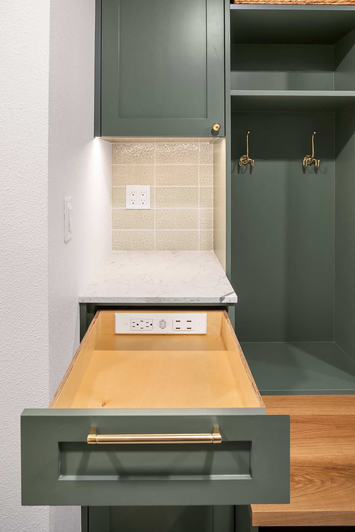 Moody Laundry Room - Woodinville