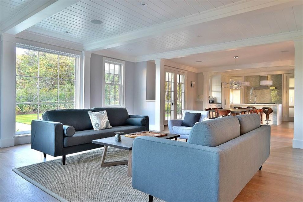 Example of a transitional home design design in Boston