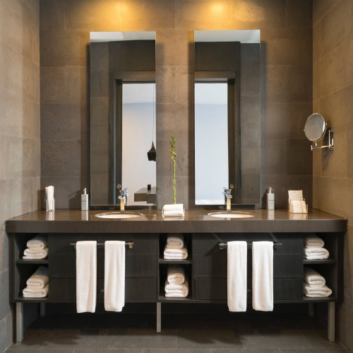 Idee per una grande stanza da bagno padronale contemporanea con due lavabi e mobile bagno freestanding