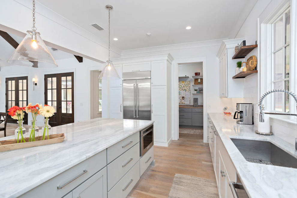 Kitchen - transitional kitchen idea