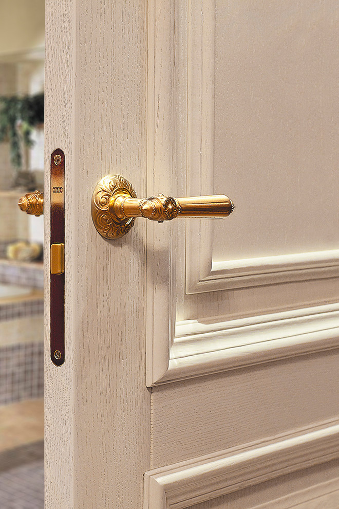 Alvero doors in details