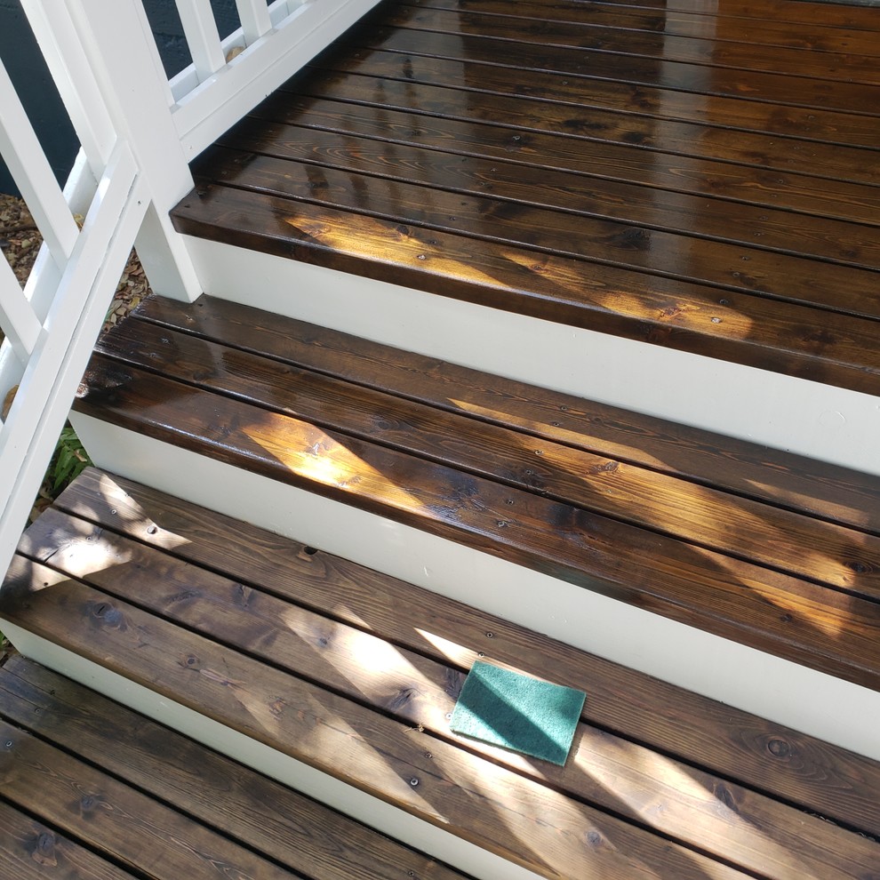 Example of an arts and crafts deck design in Seattle