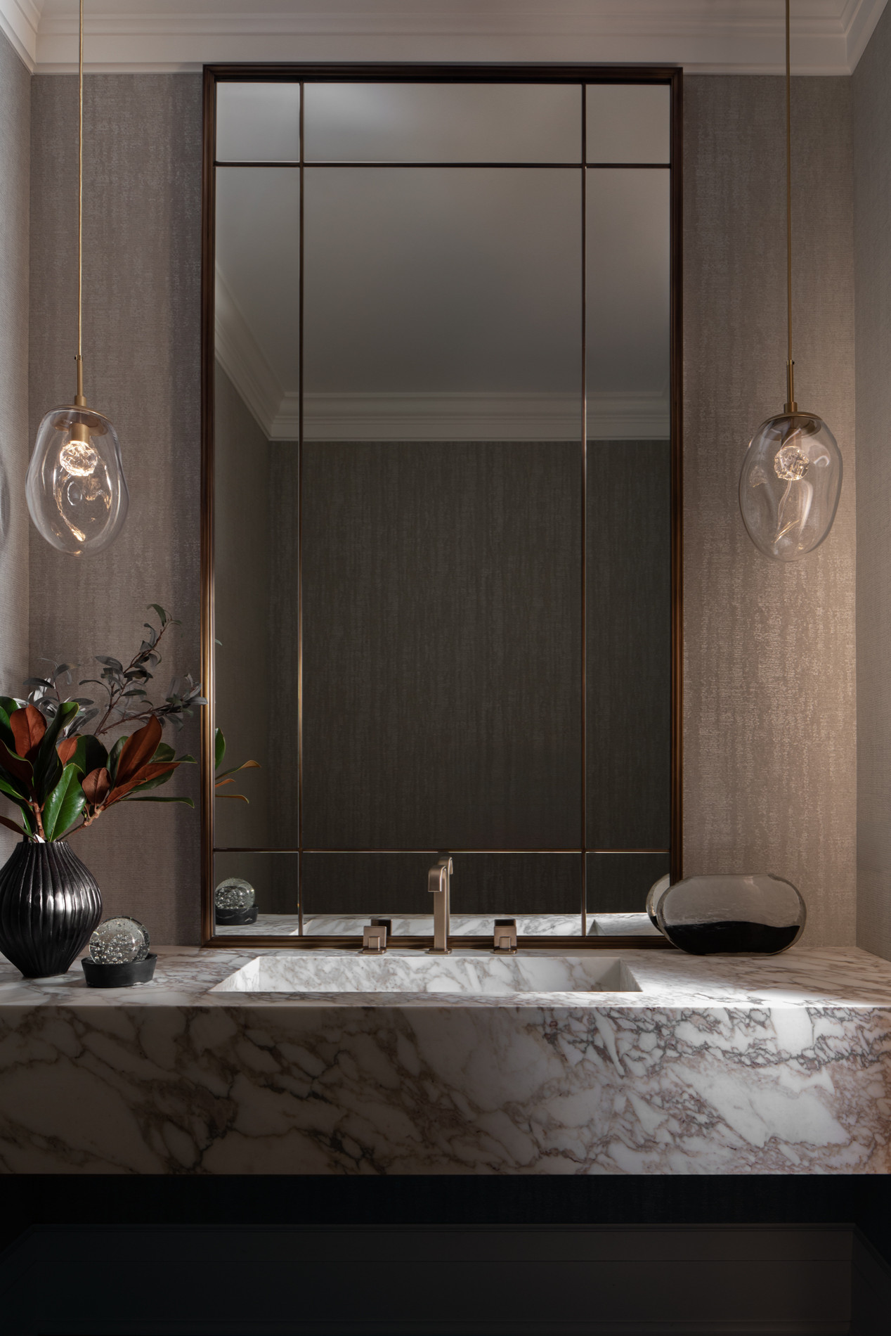 Powder room - mid-sized modern powder room idea in Chicago with a floating vanity