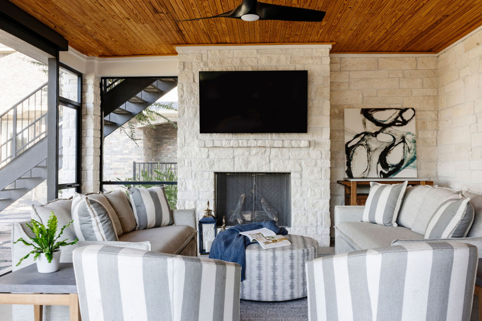 Transitional patio photo in Houston