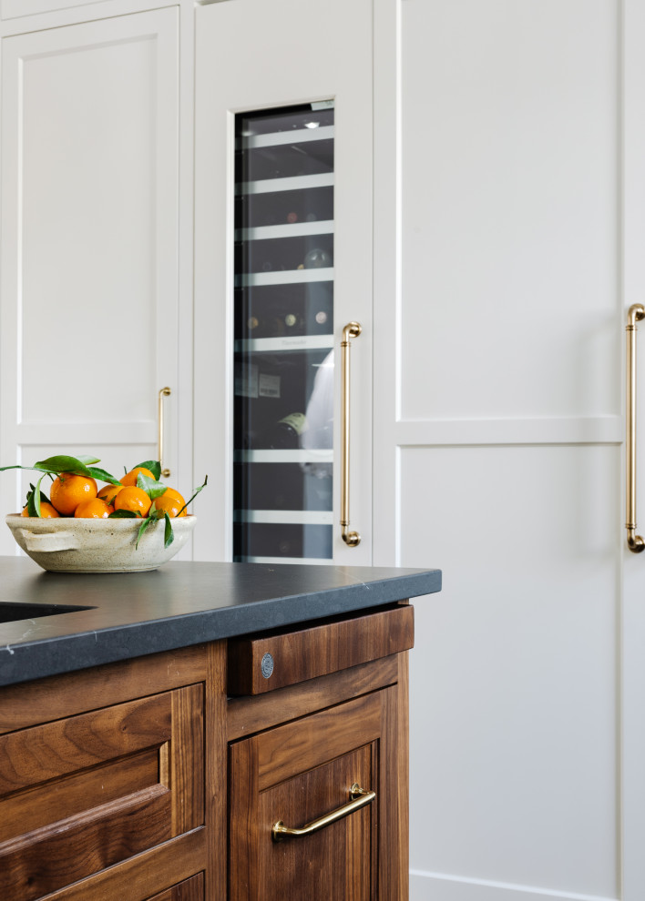 Kitchen - transitional kitchen idea