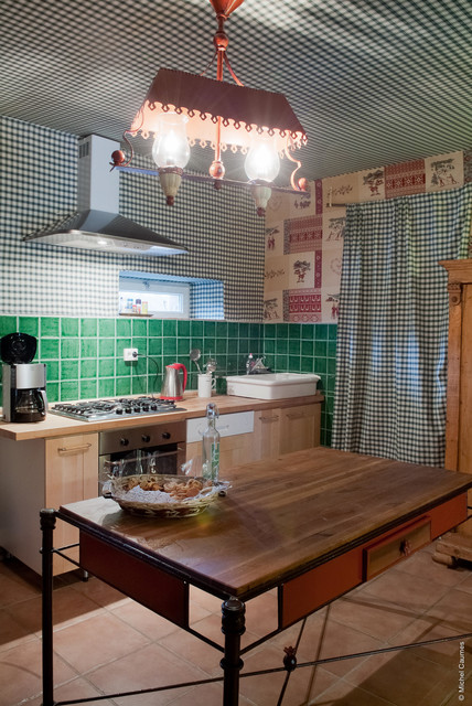Gite de charme La Noisetière rustic-kitchen