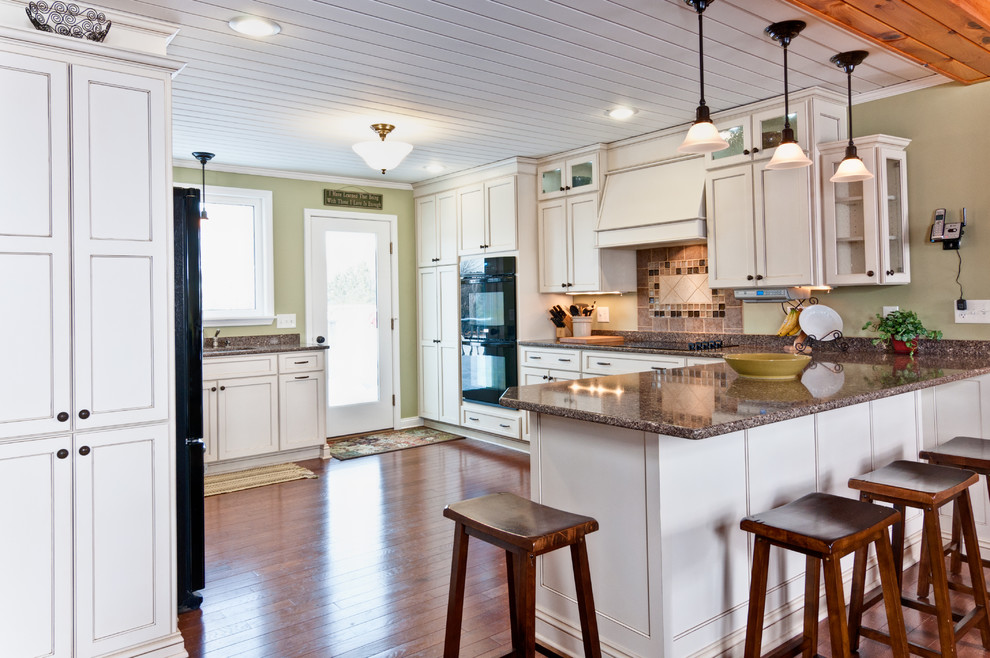 Inspiration for a transitional home design remodel in New York