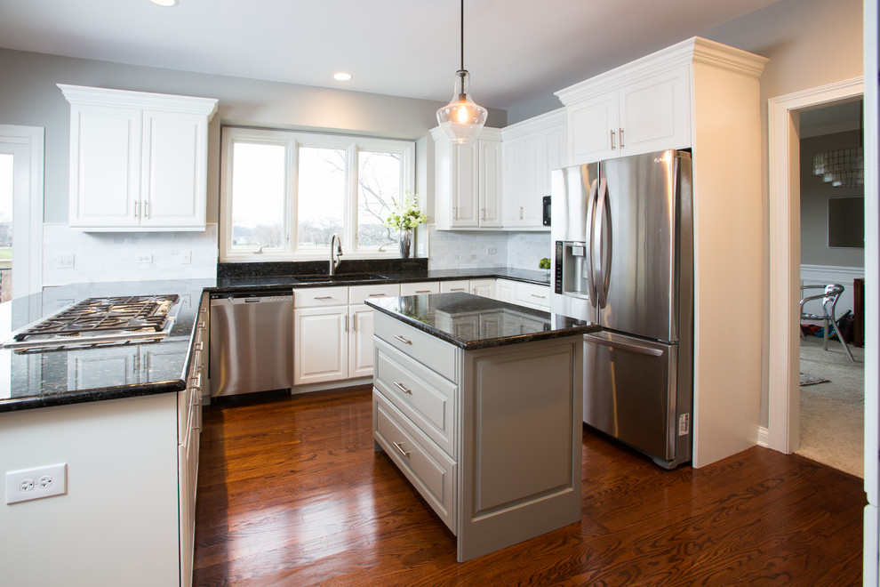 Example of a transitional kitchen design in Chicago