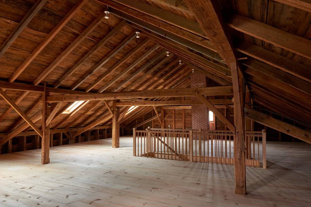 Home design - large rustic home design idea