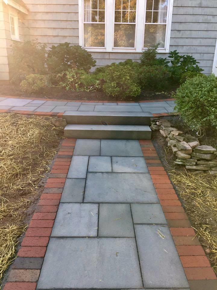 Mid-sized traditional front yard shaded garden in Philadelphia with a garden path and brick pavers.