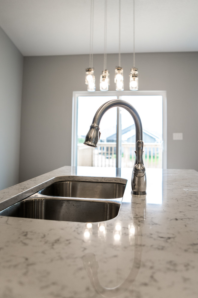 Kitchen - transitional kitchen idea in Cedar Rapids