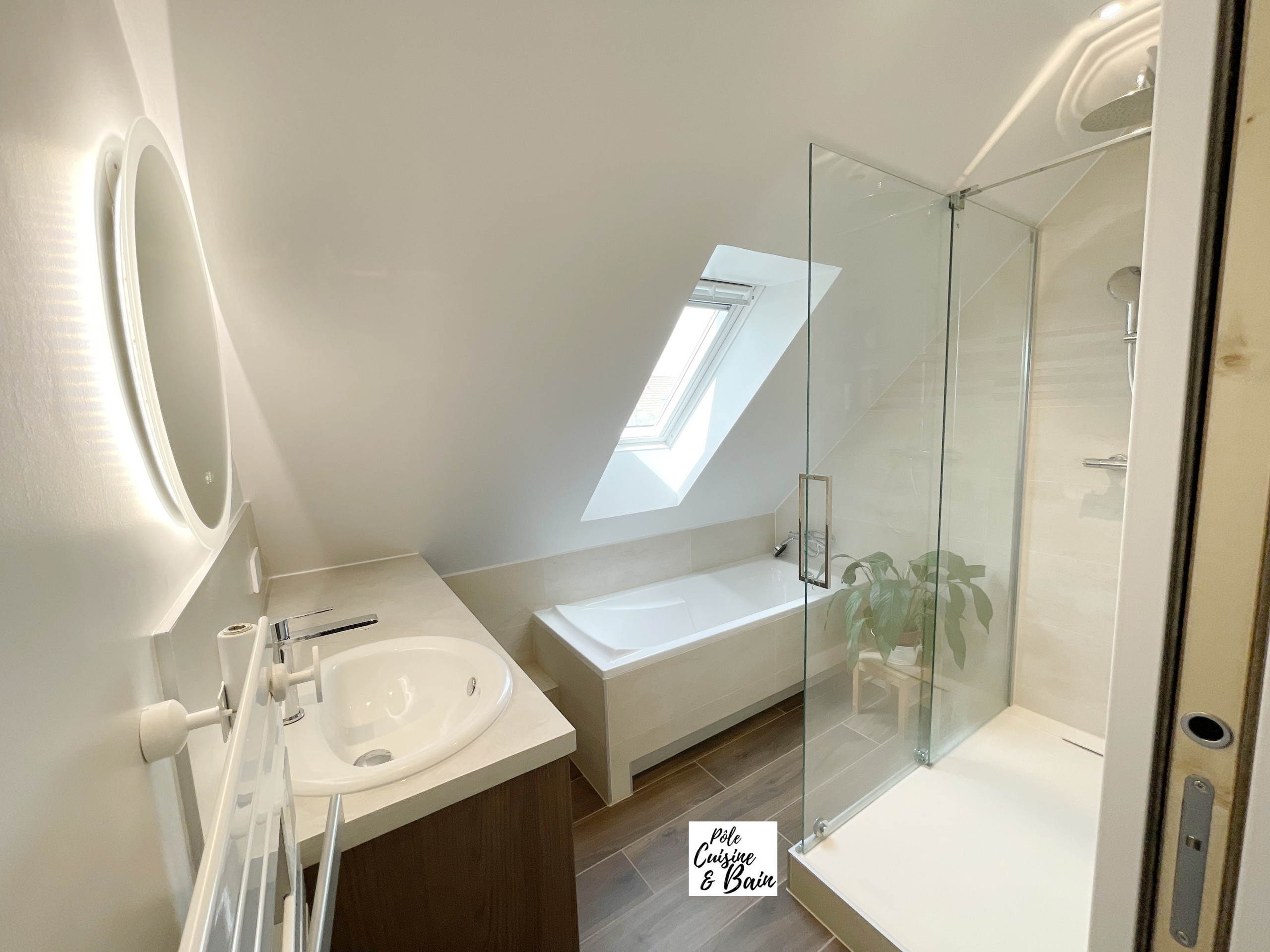 SALLE D'EAU & BAIN: rénovation complète avec porte à galandage