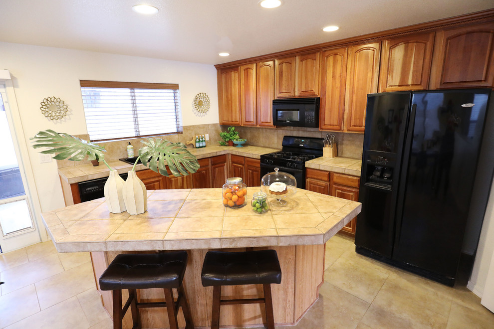 Inspiration for a transitional kitchen remodel in Phoenix
