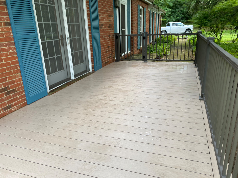 Transitional deck photo in Cincinnati