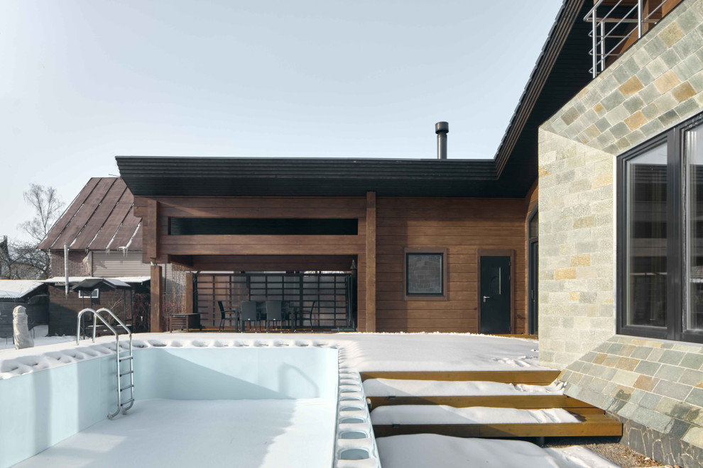 Вид на террасу и бассейн