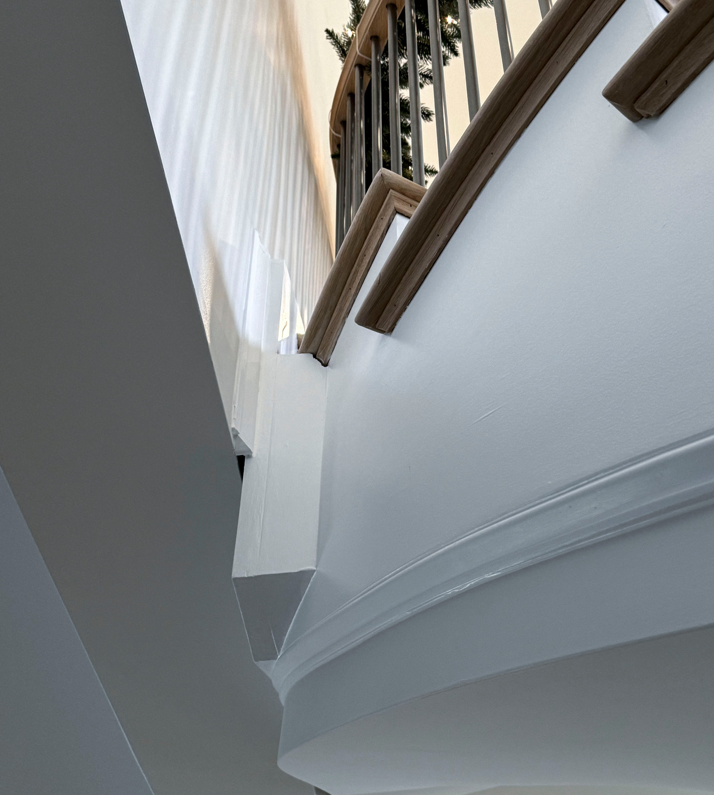116_Elegant & Eye-catching Curved Staircase, Leesburg VA 20175