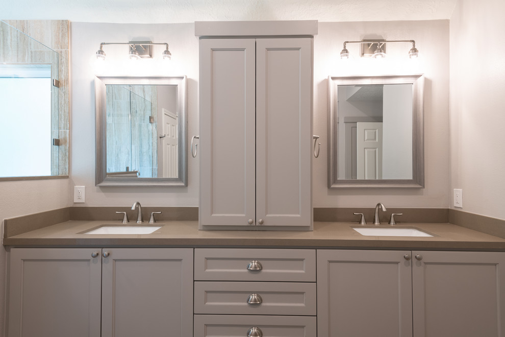 Inspiration for a transitional bathroom remodel in Houston