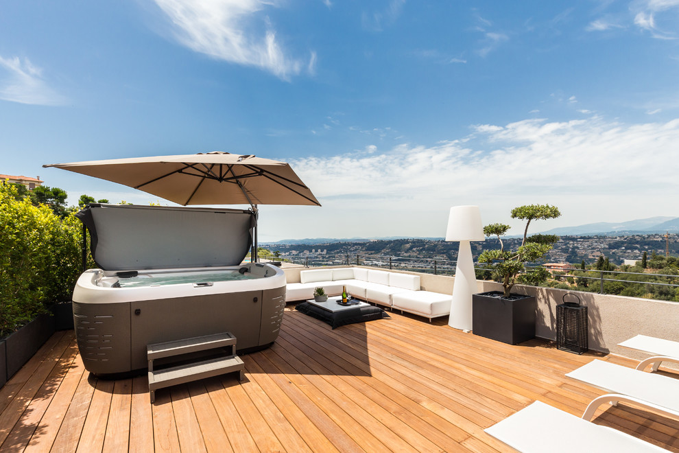 Design ideas for a large contemporary rooftop and rooftop deck in Nice with a container garden and no cover.