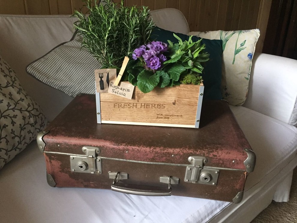 Ящики из дуба с ароматными травами