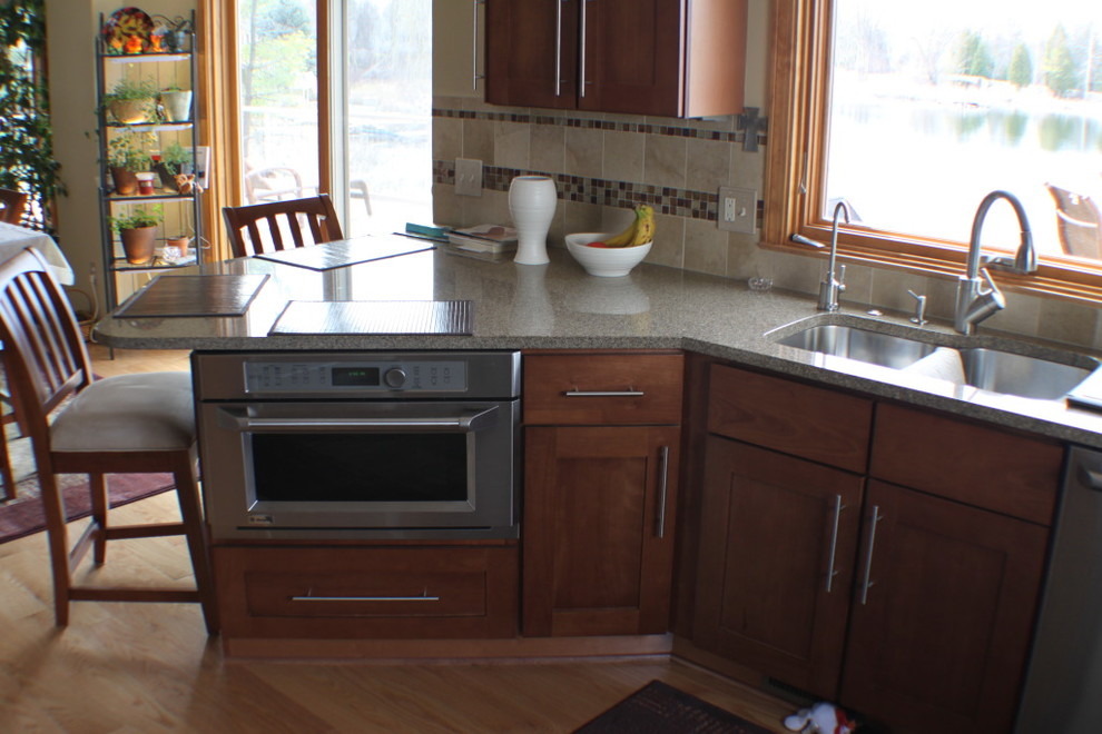 Kitchen - transitional kitchen idea