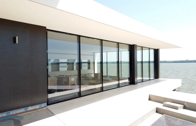 Вилла на берегу залива