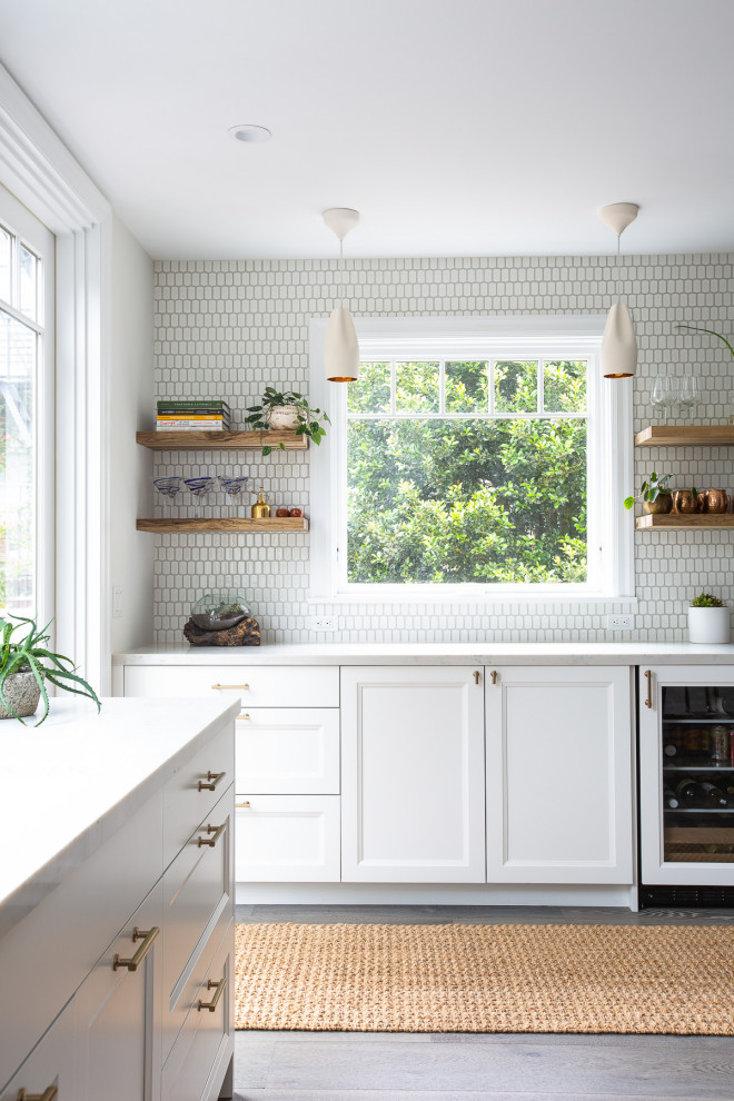 Inspiration for a mid-sized cottage u-shaped medium tone wood floor and gray floor open concept kitchen remodel in San Francisco with an undermount sink, shaker cabinets, white cabinets, quartzite countertops, white backsplash, ceramic backsplash, paneled appliances, an island and white countertops