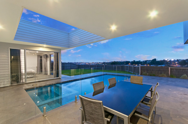 Perched moderne-pool
