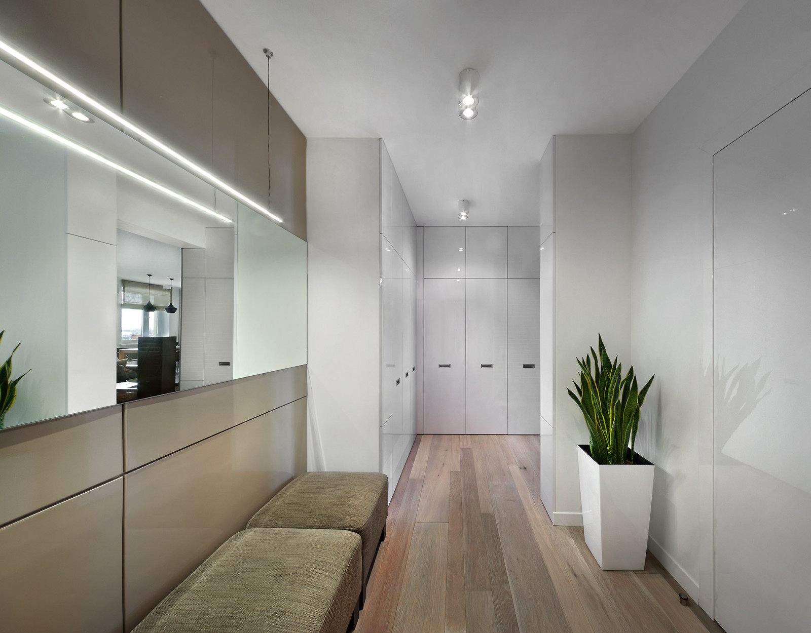 Астон Плаза в Екатеринбурге от студии Hot Walls