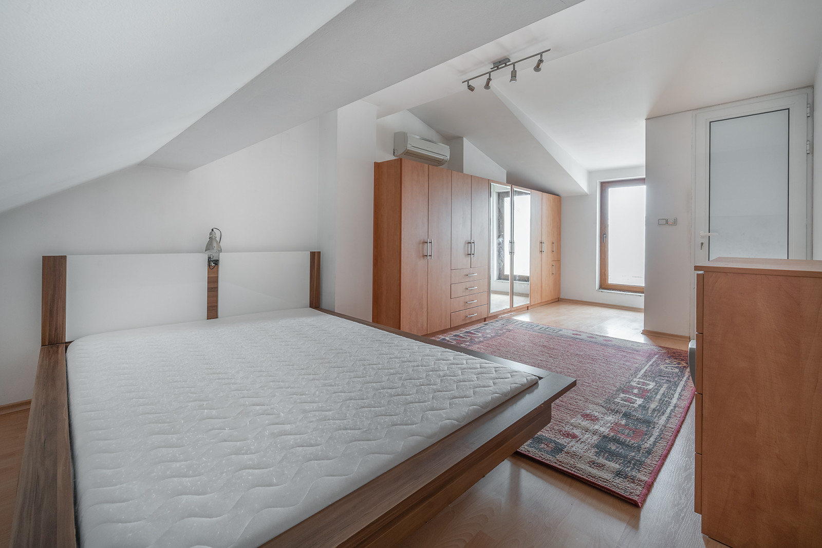 Варна, Хан Пресиян 16