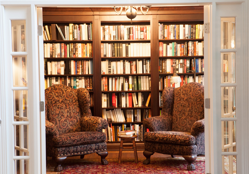 Design ideas for a small traditional enclosed living room in Chicago with a library, white walls and medium hardwood floors.