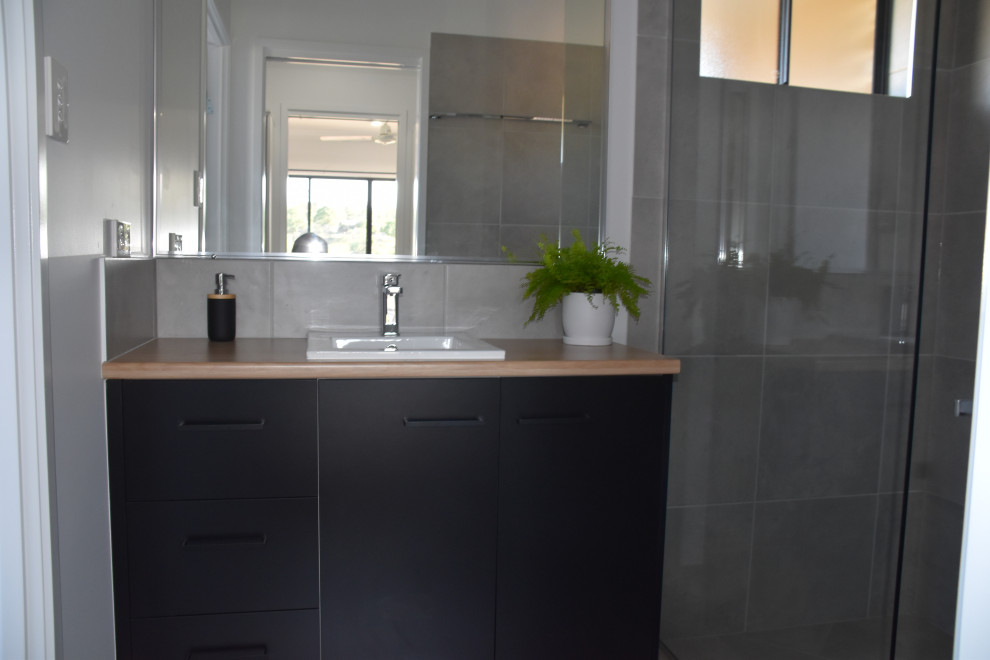 Photo of a modern bathroom in Sunshine Coast.