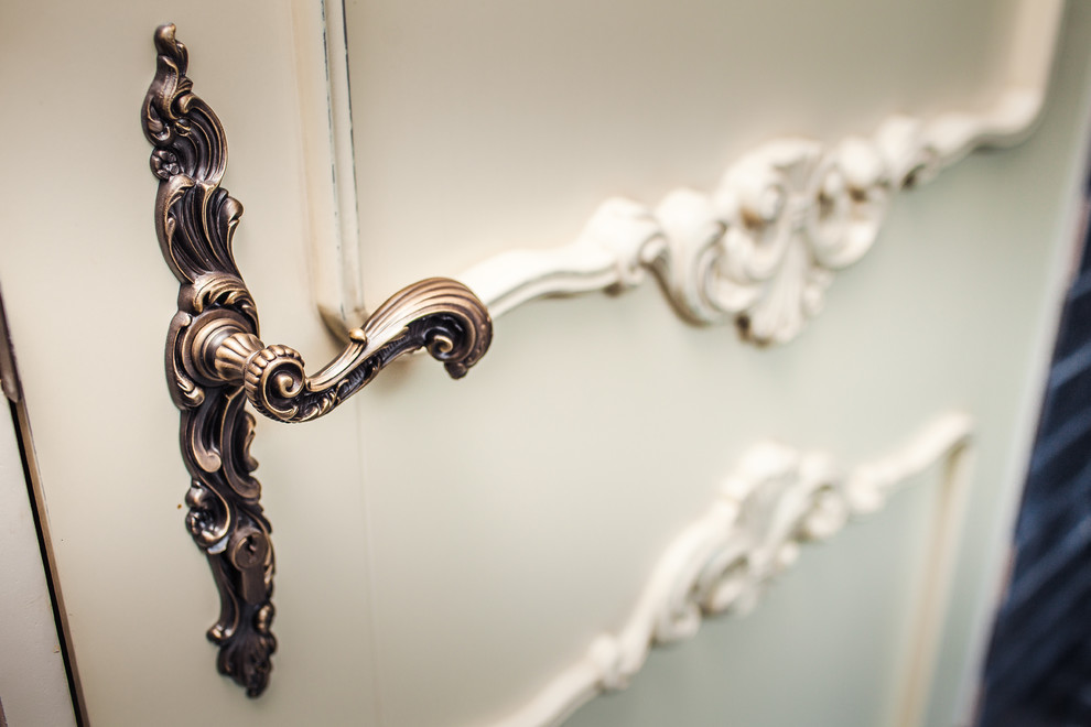 Двери и деревяные понели буазери для магазина