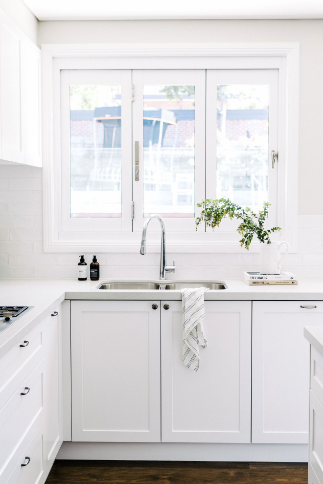 Inspiration for a transitional kitchen in Sydney.