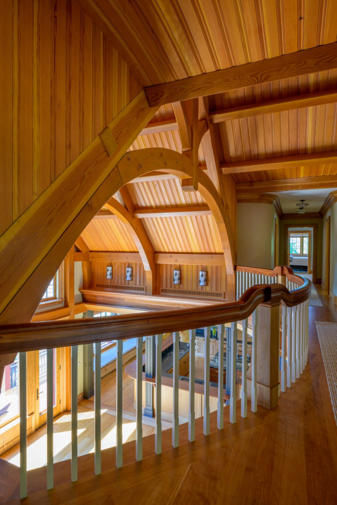 Design ideas for an expansive traditional staircase in Boston.