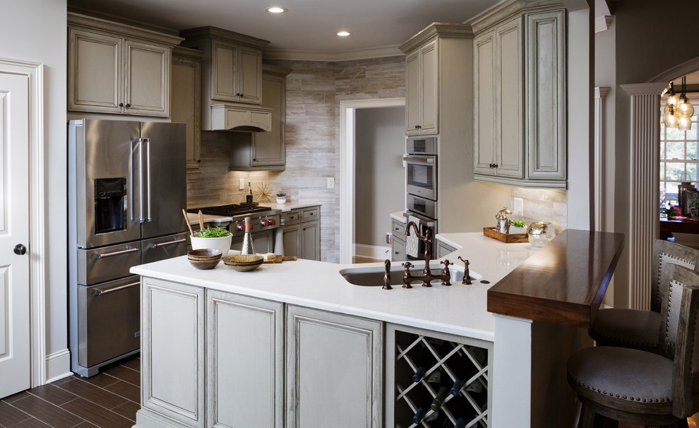 Inspiration for a transitional kitchen remodel in Birmingham