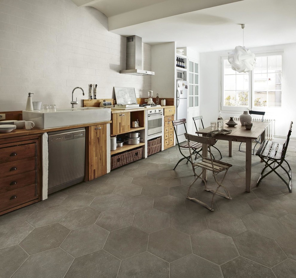Transitional kitchen photo in Orange County
