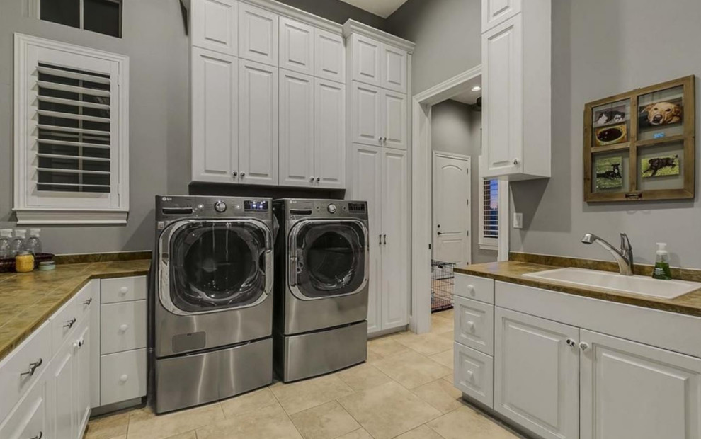 Photo of a transitional laundry room in Austin.