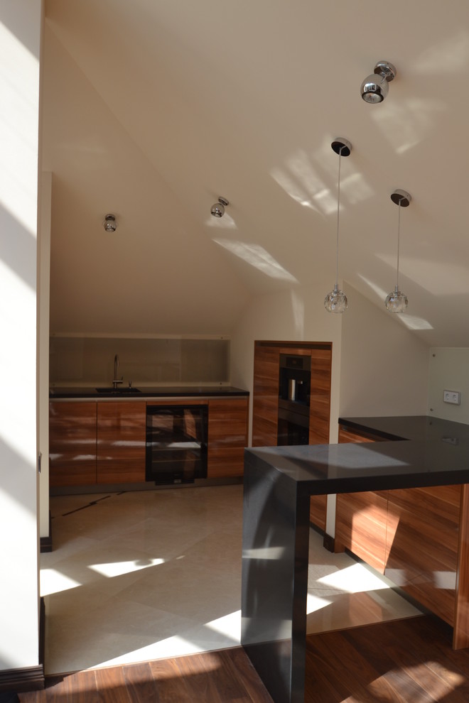 Загородный дом - 120 кв.м. мансарда, расположение кухни и душевой. Реализация.