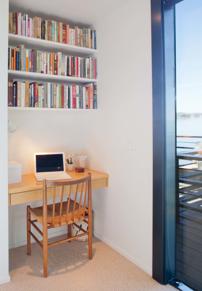 Photo of a small scandinavian home office in San Francisco.