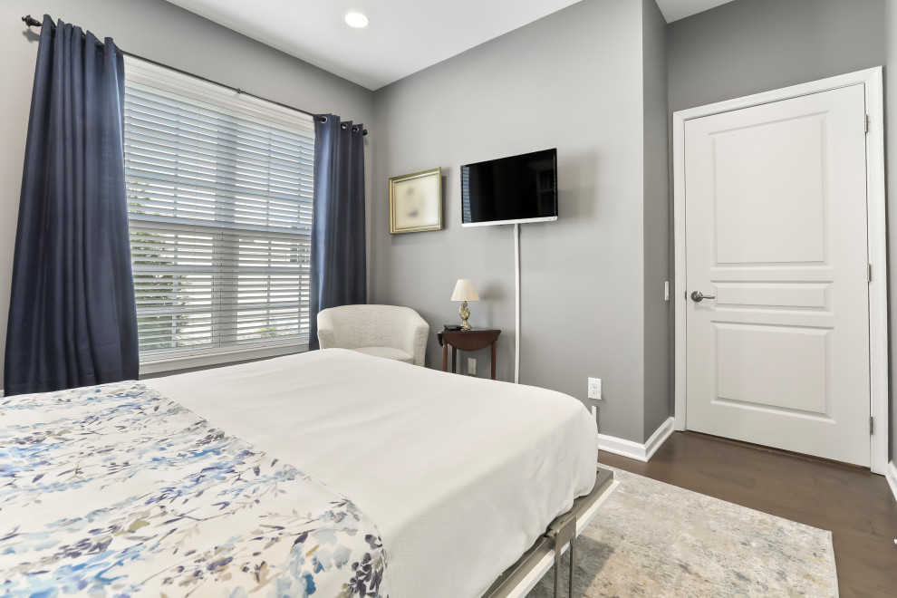 Bedroom - transitional bedroom idea