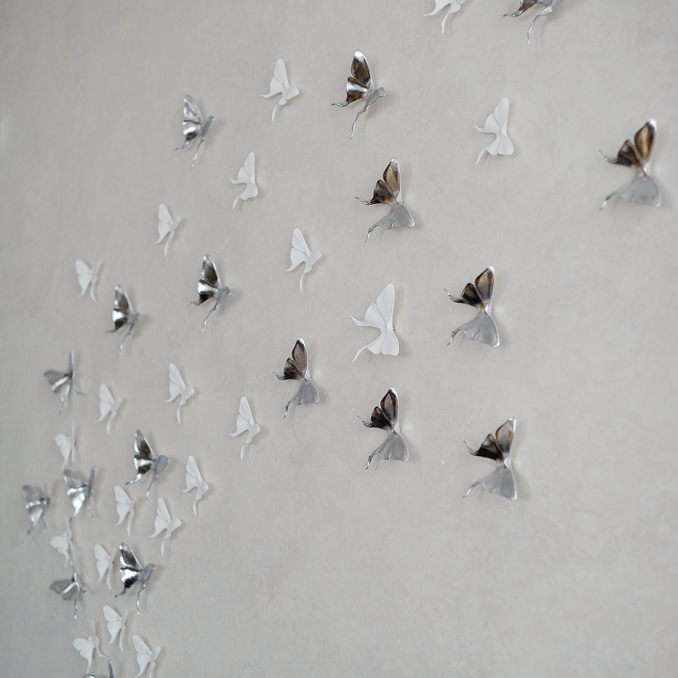 Декор на стене