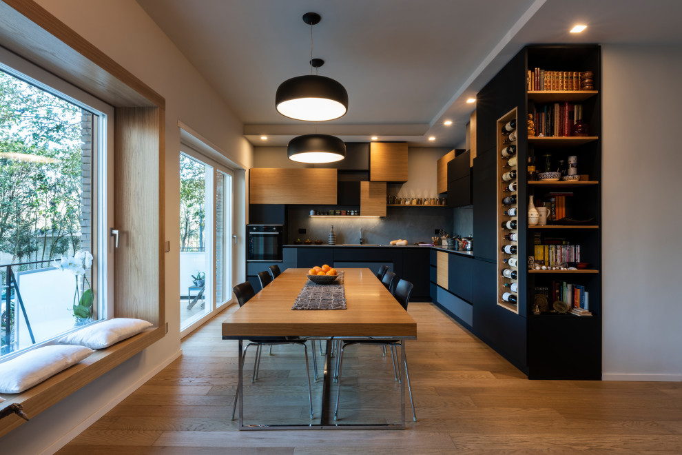 Mid-sized contemporary kitchen in Rome.