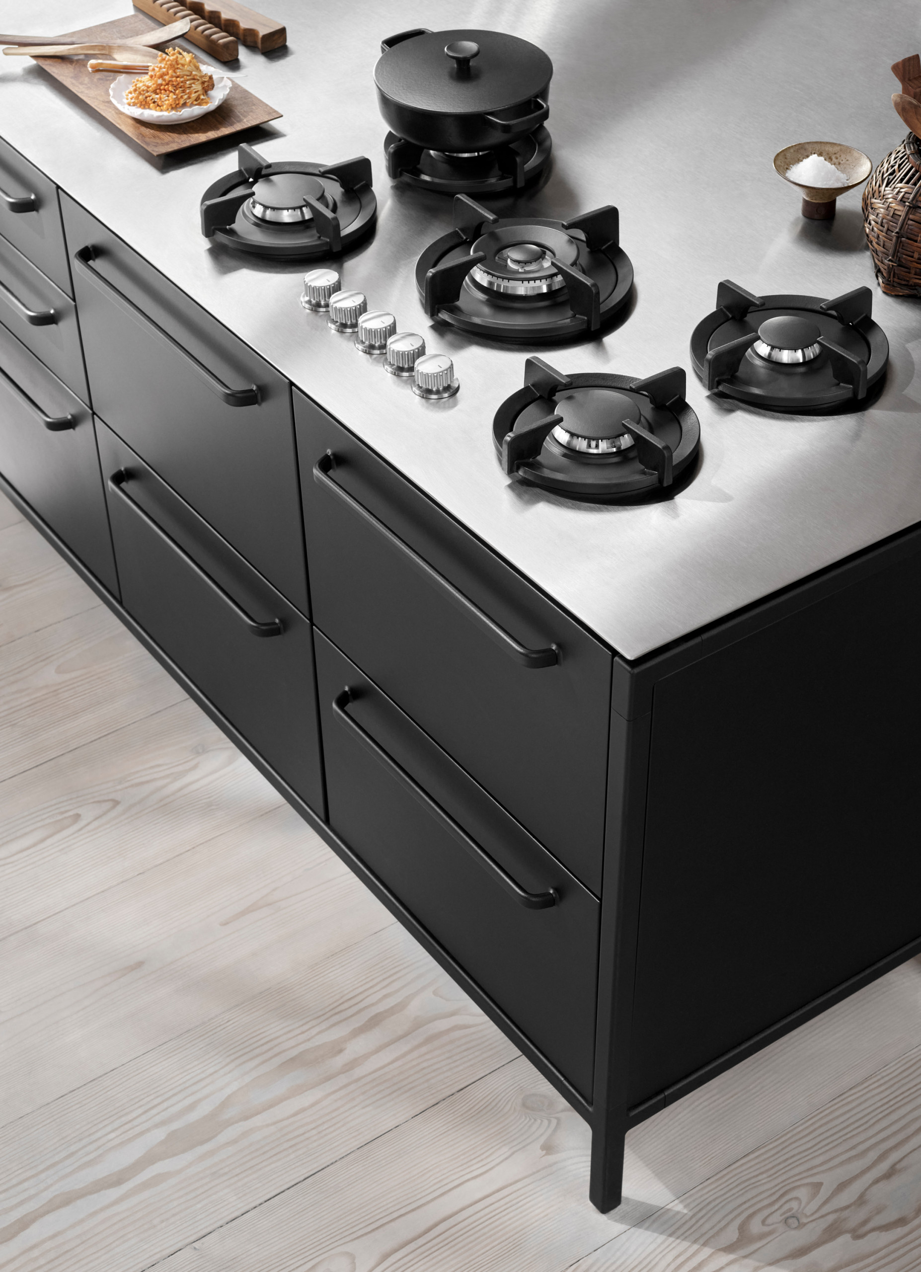 V1 BLACK KITCHEN